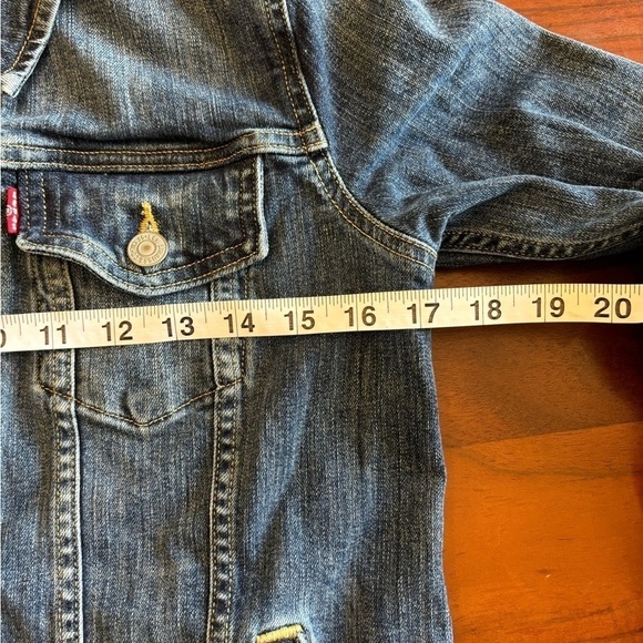Levi’s Jean Jacket - Picture 6 of 7